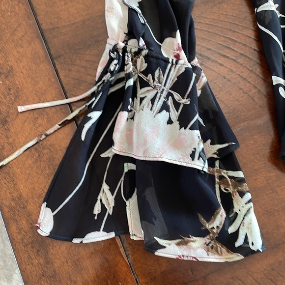 Lucky brand size medium dressy blouse with decorative details on the sleeves - Picture 2 of 5